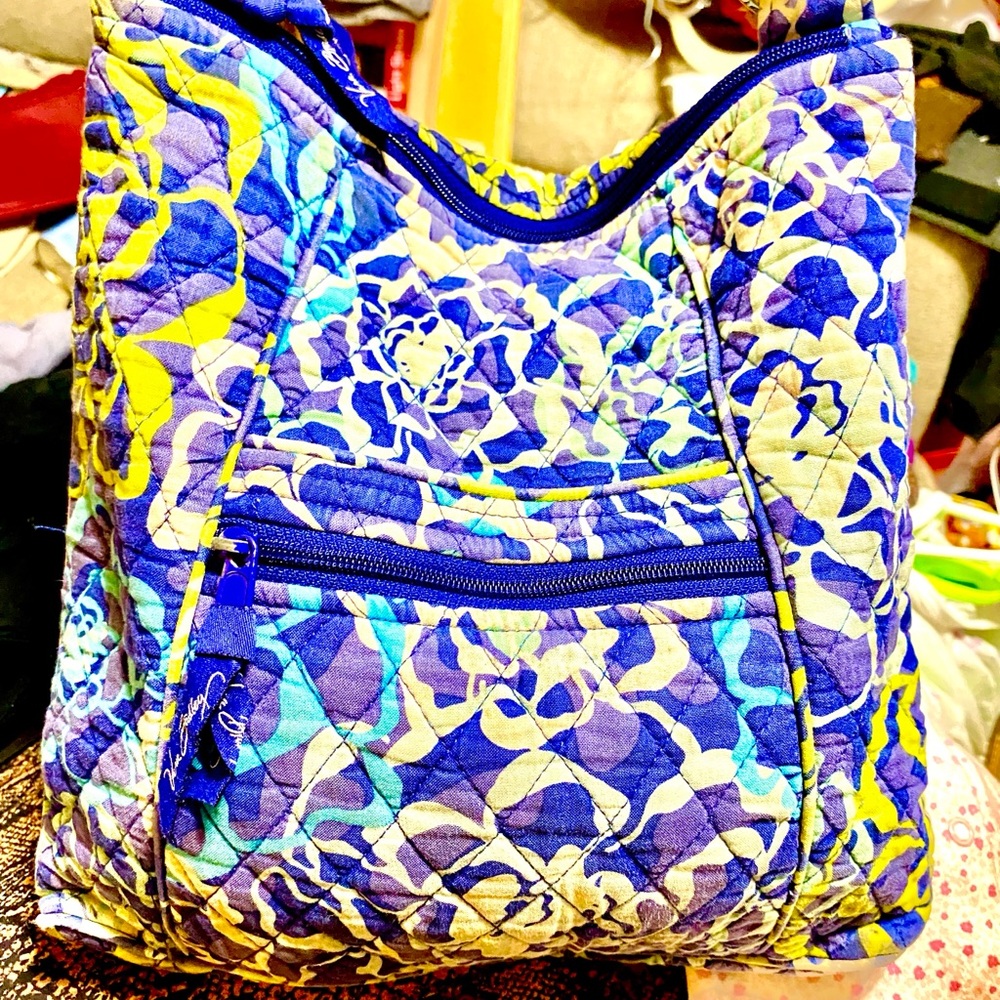 Vera Bradly crossbody bad with adjustable strap